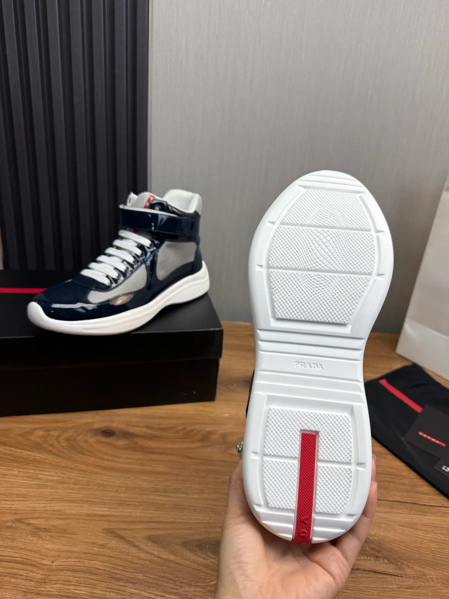 Men's shoes 700💰 [PRADA] Hot selling items🔥Must be recommended every day~~ Official website synchronized, 1:1 high quality shipments✔️ Imported cowhide fabric, cowhide lining, original bottom, high-end airplane box packaging🎁 38-45 (38.45 custom-made, non-refundable)